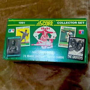 Score 1991 collector set
900 player cards